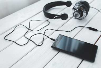 德乙焦点战：基尔VS卡斯鲁厄，攻防对决谁将笑到最后？